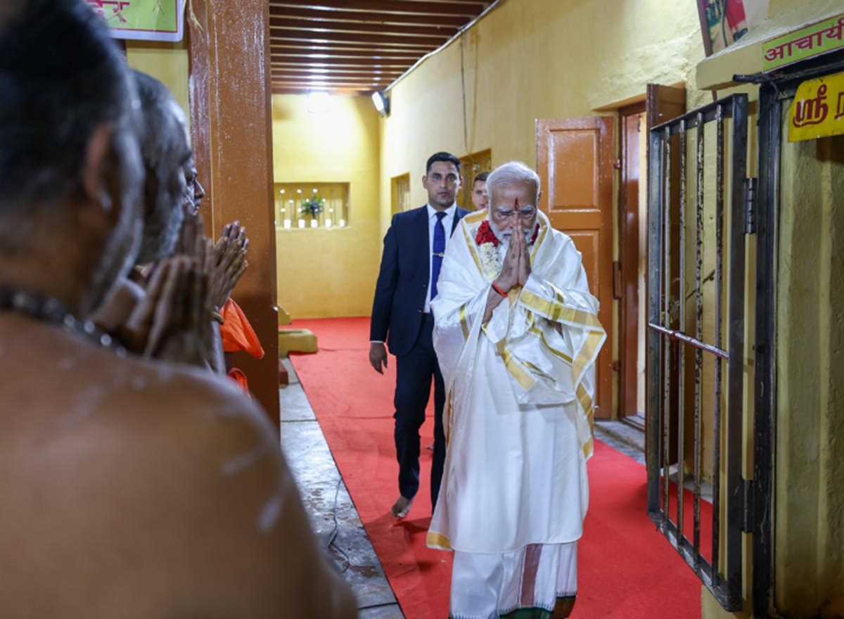 पीएम मोदी ने की धनुषकोडी मंदिर में पूजा-अर्चना, तीन दिवसीय यात्रा संपन्न पीएम मोदी ने की धनुषकोडी मंदिर में पूजा-अर्चना, तीन दिवसीय यात्रा संपन्न